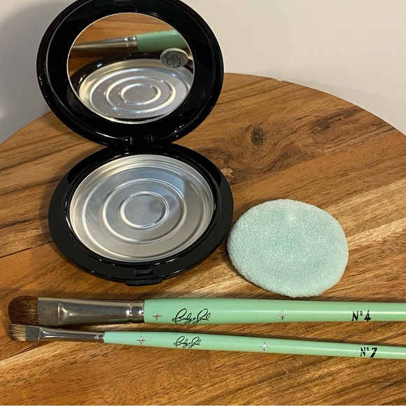 VINTAGE STYLE-Body & Soul Premium Brushes. Beautiful empty mirrored Compact. - Picture 5 of 16